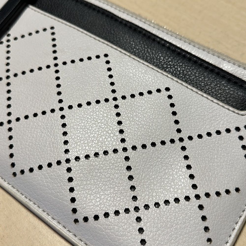 Shiraleah wristlet black & white- like new - Picture 8 of 10